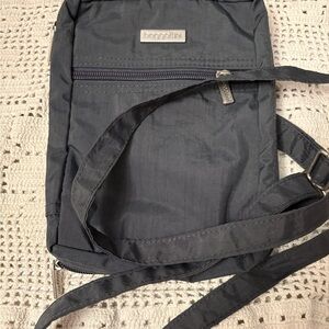 Baggallini Black Slim Crossbody Organizer